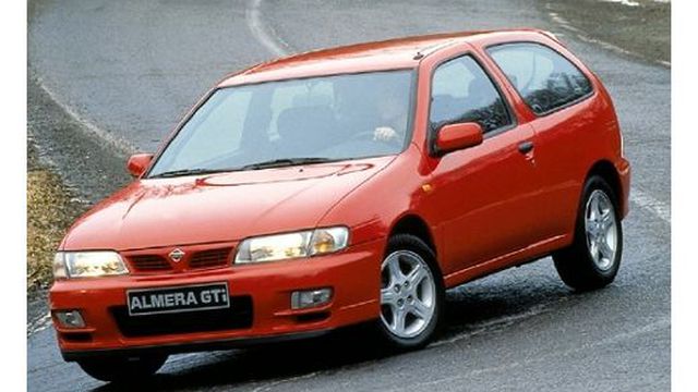 Fußmatten Nissan Almera 3 Türer (1995-2000)